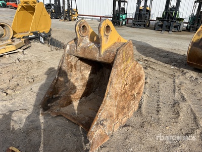 34 in Backhoe Loader Bucket