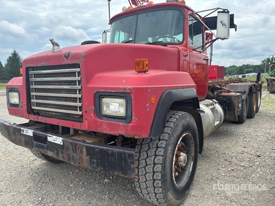 1998 Mack RD688S Roll-Off Truck