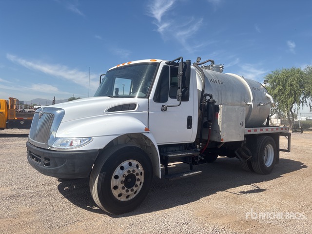 2000 Progress VTA72 on 2005 International 4300 4x2 Vacuum Tanker Truck