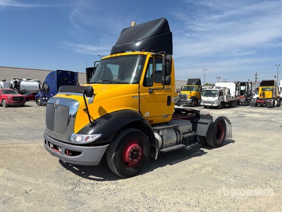 2013 International TranStar 8600 4x2 トラックトラクター(S/A)