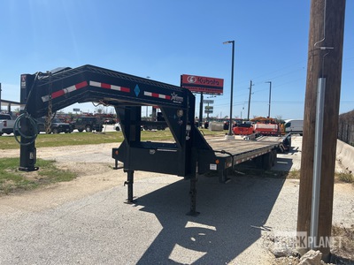 2020 PJ Trailers 32 ft T/A Gooseneck Equipment Trailer