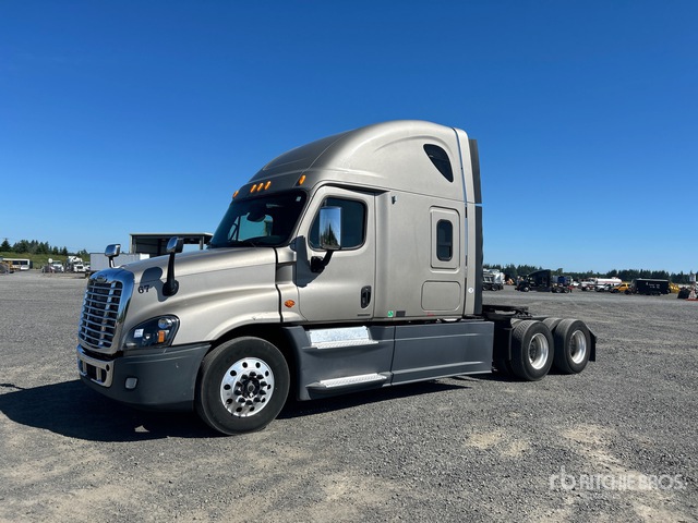 2016 Freightliner Cascadia 125 6x4 T/A Sleeper Truck Tractor