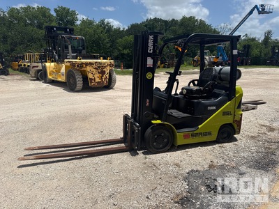 2018 Clark S25CL 4750 lb Cushion Tire Chariot Élévateur