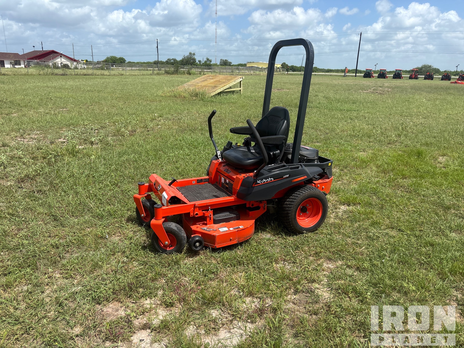 2025 Kubota Z232KW-42 Zero-Turn Lawn Mower in Alice, Texas, United