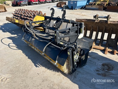 Cat BP25 98 in Cat 420F broom Divers