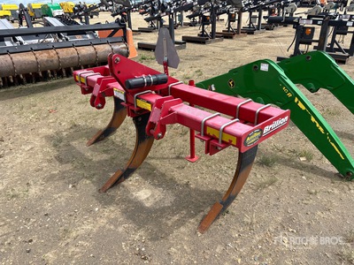 Landoll SCP33 90 in 3-Point 3 Shank Sous-soleuse