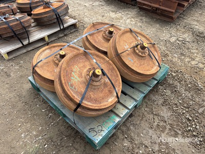 Quantity of (4) D6T Idlers Parti varie