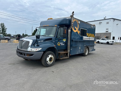 2011 International 4300 SBA 4x2 Camión Utilitario