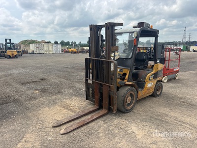 Cat P6000 5500 lb Pneumatic Tire Forklift