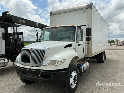 2016 International 4300 Furgoneta caja cerrada