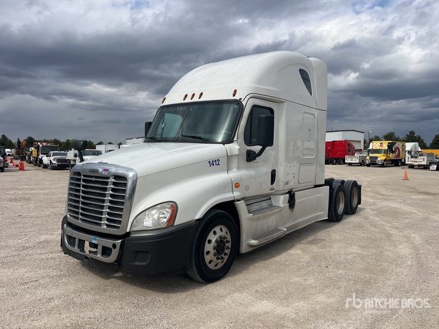 2018 Freightliner Cascadia 125 6x4 T/A Sleeper Truck Tractor