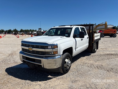 2015 Chevrolet Silverado 3500HD 4x2 Crew Cab Camion à Plateau