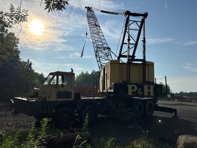 1967 P & H 790TC 180000 lb 8x4x4 Lattice-Boom Truck Crane