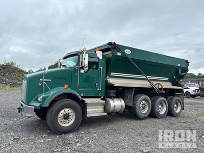 2005 Kenworth T800 8x4 Live-Bottom Truck