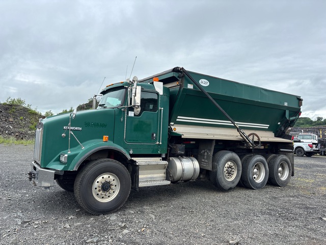 2005 Kenworth T800 8x4 Live-Bottom Truck