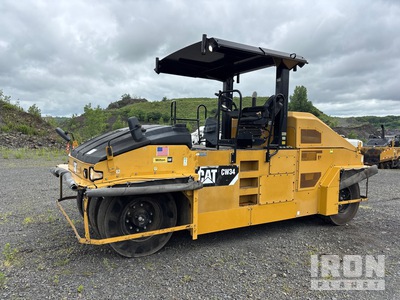 2014 Cat CW34 8 Wheel Pneumatic Roller