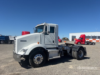 2015 Kenworth T800 4x2 S/A Day Cab Truck Tractor