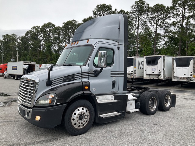 2017 Freightliner Cascadia 113 6x4 T/A Day Cab Truck Tractor