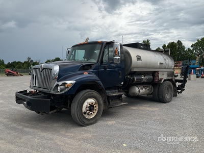 Etnyre S5879 2000 gal on 2013 International WorkStar 7300 4x2 Asphaltverteiler-Lkw