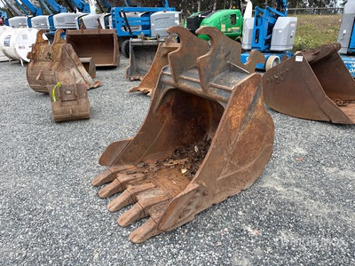 Hyundai 40 in Q/C Digging Excavator Bucket - Fits Hyundai 220