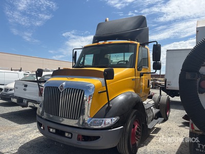 2013 International 8600 4x2 トラックトラクター(S/A)