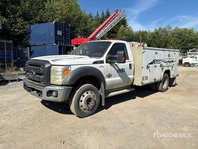 2012 Ford F-550 XLT 4x4 Camion de servicios (Inoperable)