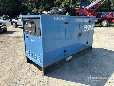 2002 Sdmo 70 kW Skid-Mounted Generatore