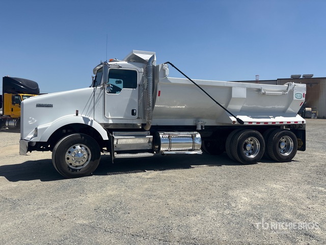 2013 Kenworth T800 6x4 T/A Dump Truck