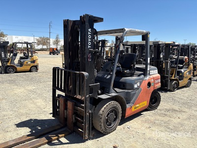 2021 Toyota 8FD35U 7050 lb Pneumatic Tire Wózek widłowy