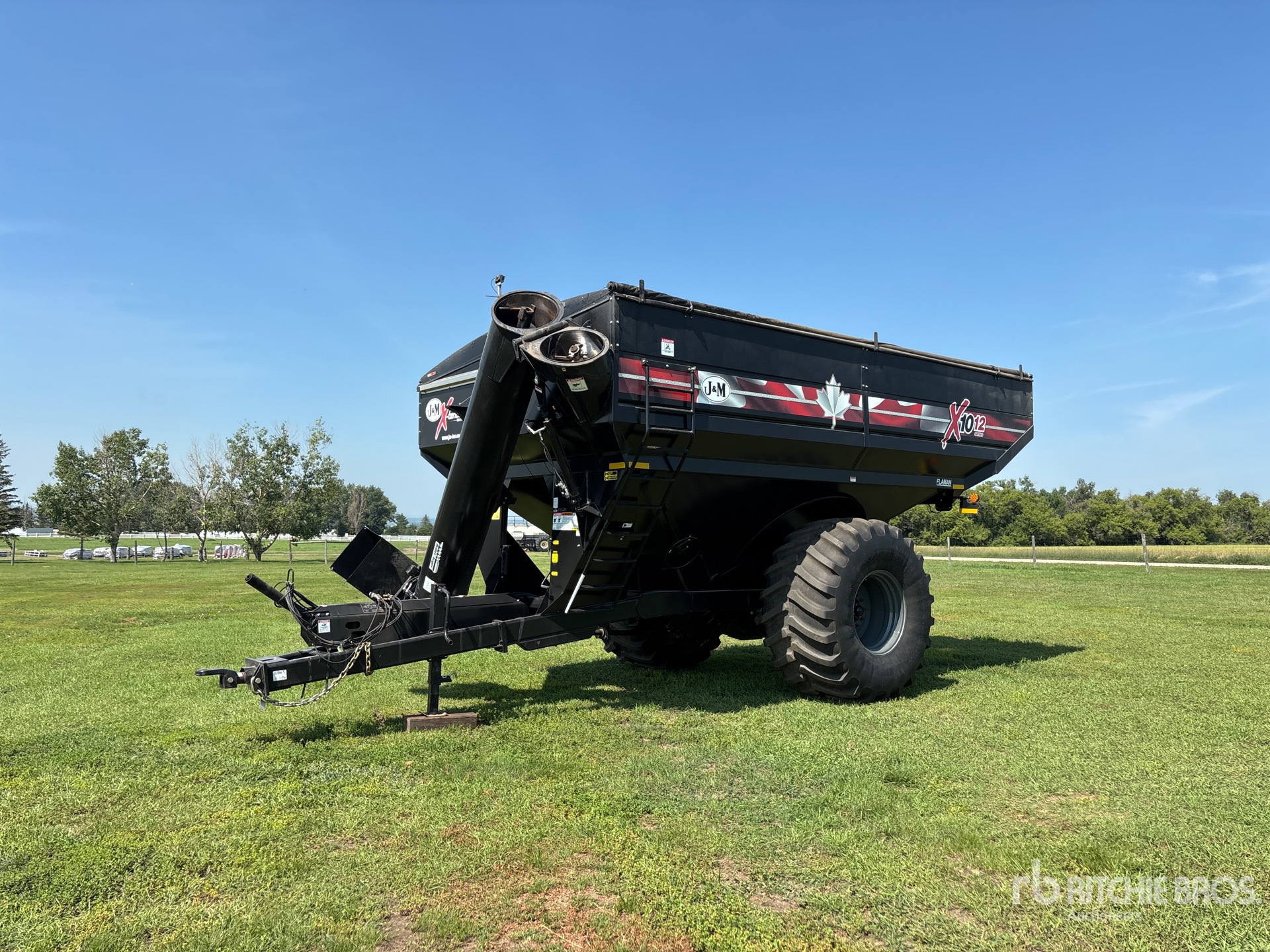 2021 J&M 1012 1025 bu S/A Grain Cart