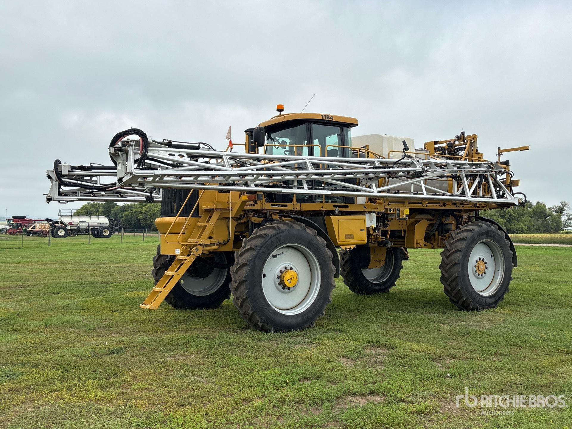 2009 Rogator 1184 120 ft 4x4 High Clearance Self-Propelled Sprayer