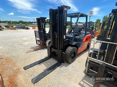 2014 Toyota 8FG45U 8500 lb Pneumatic Tire Forklift