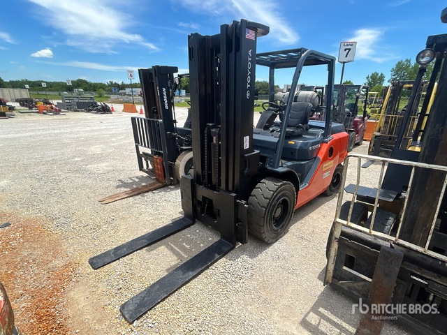 2014 Toyota 8FG45U 8500 lb Pneumatic Tire Forklift