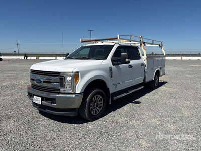 2017 Ford F-350 XLT 4x4 Crew Cab Ciężarówka użytkowa