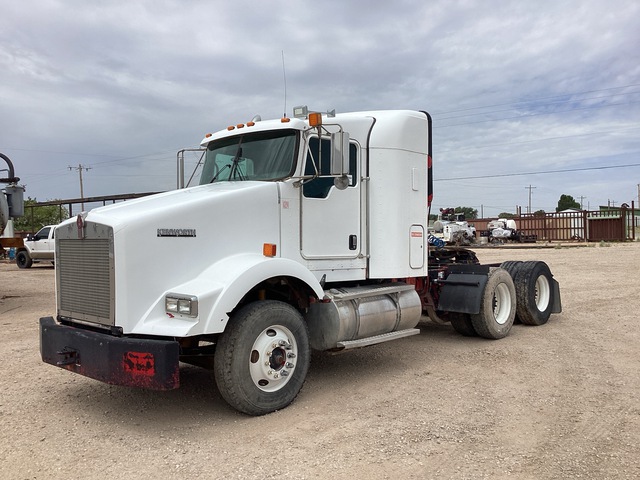 2010 Kenworth T800 6x4 T/A Sleeper Truck Tractor