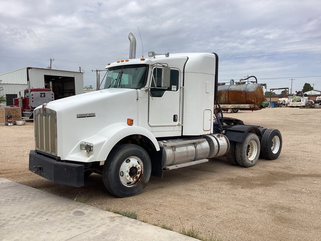 2010 Kenworth T800 6x4 T/A Sleeper Truck Tractor