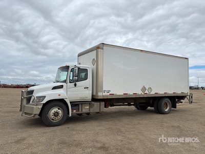 2018 Hino 338D 271 6x2 Camion fourgon