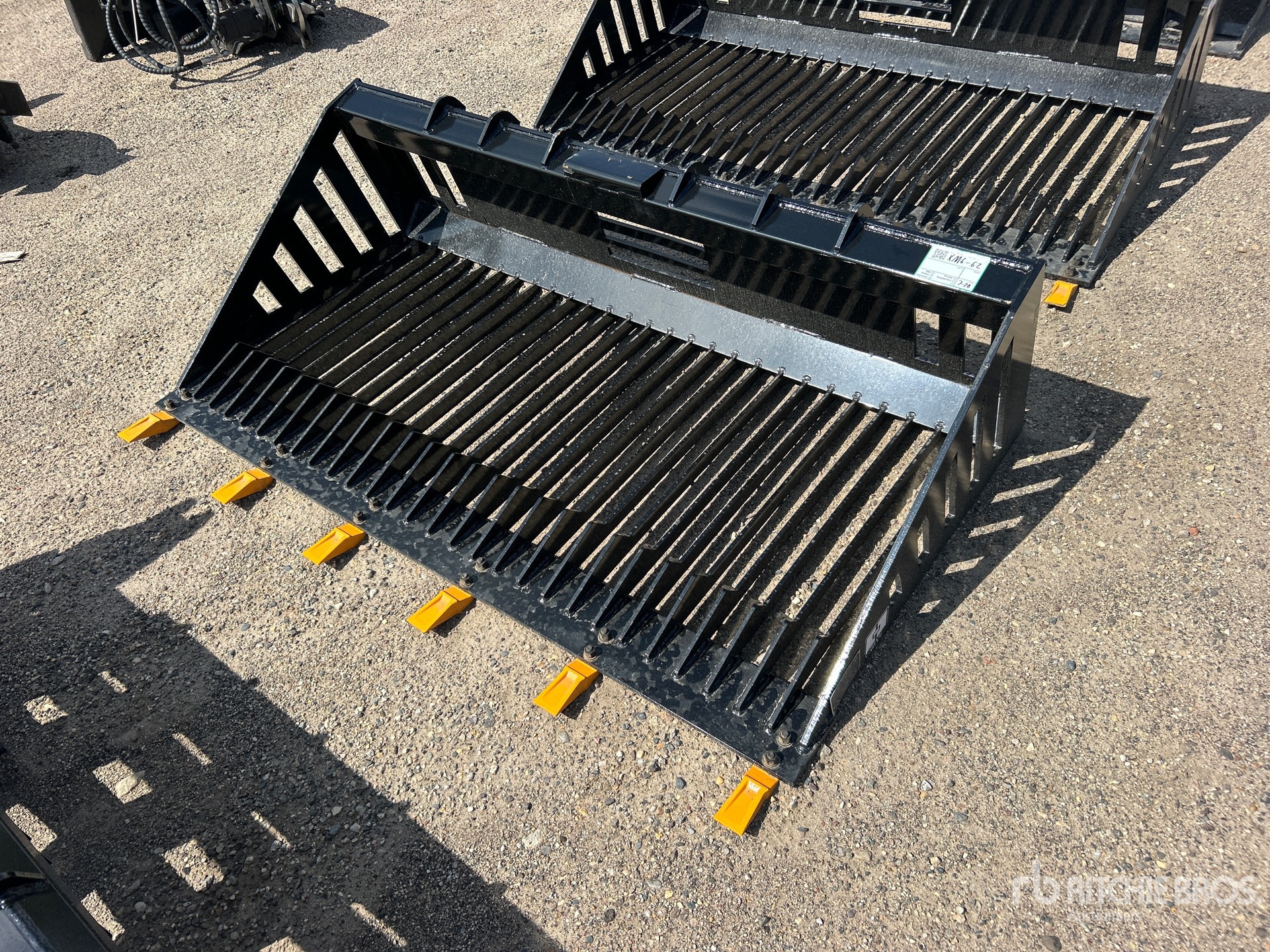 2026 GIYI GY-RB66 66 in Skeleton Skid Steer Bucket (Unused)