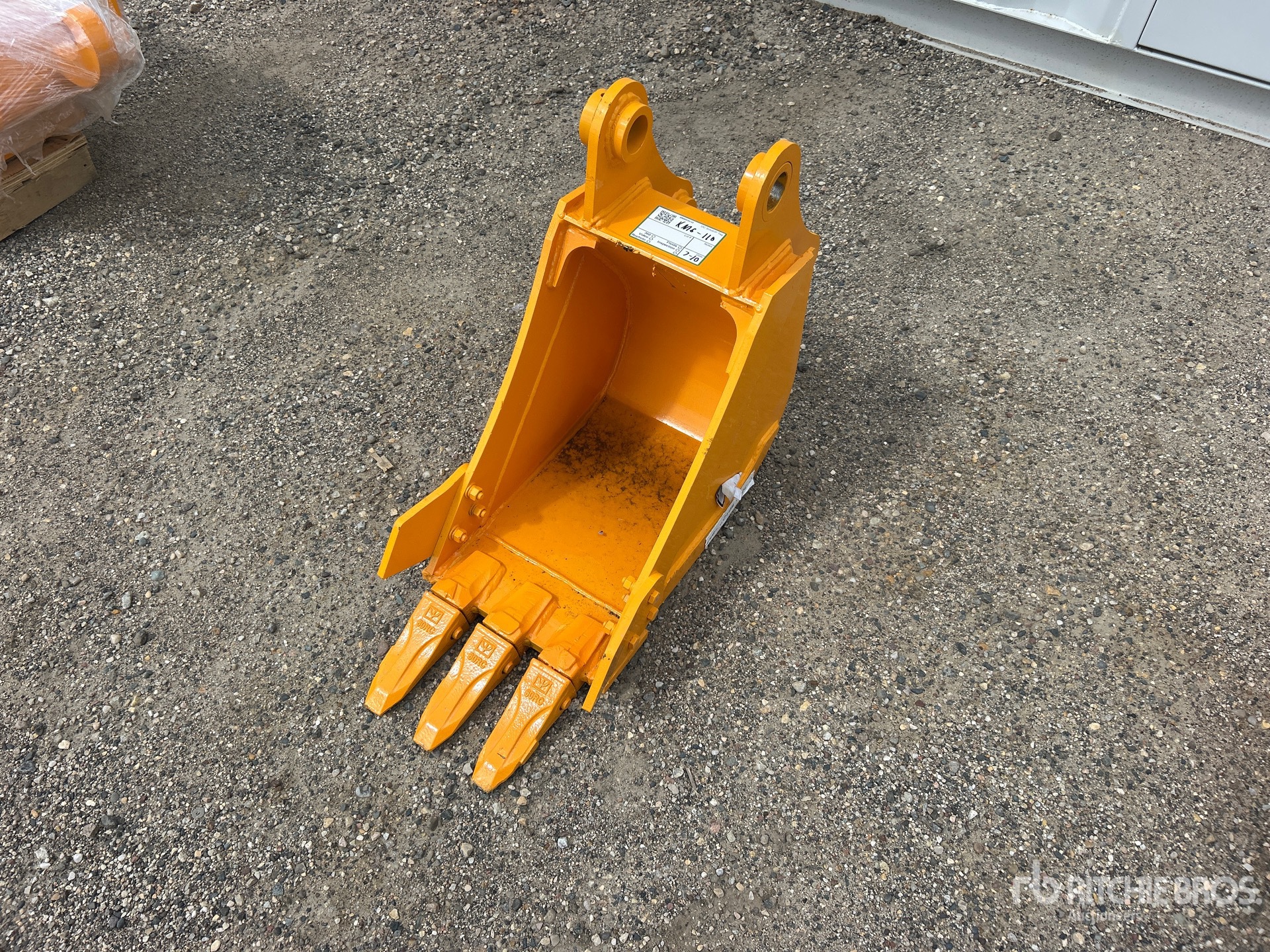 2026 GIYI GY-BK 12 in Excavator Bucket - Fits Cat 305 (Unused)
