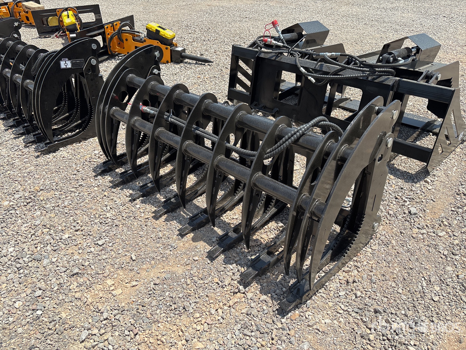 2026 GIYI GY-CLG72 70 in Skid Steer Grapple (Unused)