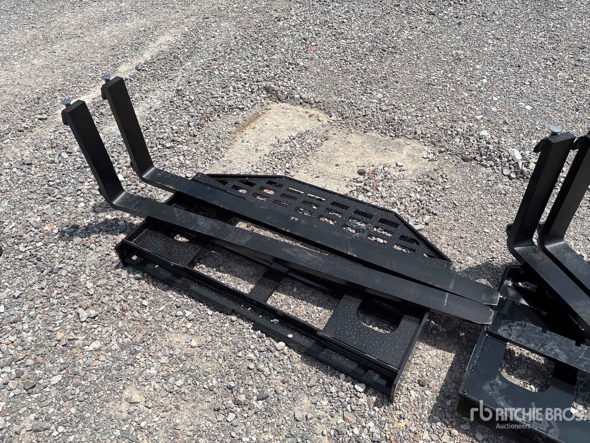 2026 GIYI GY-DHC 60 in Skid Steer Forks (Unused)