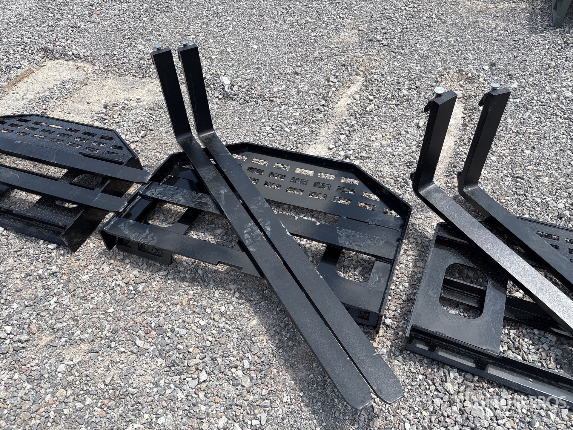 2026 GIYI GY-DHC 60 in Skid Steer Forks (Unused)