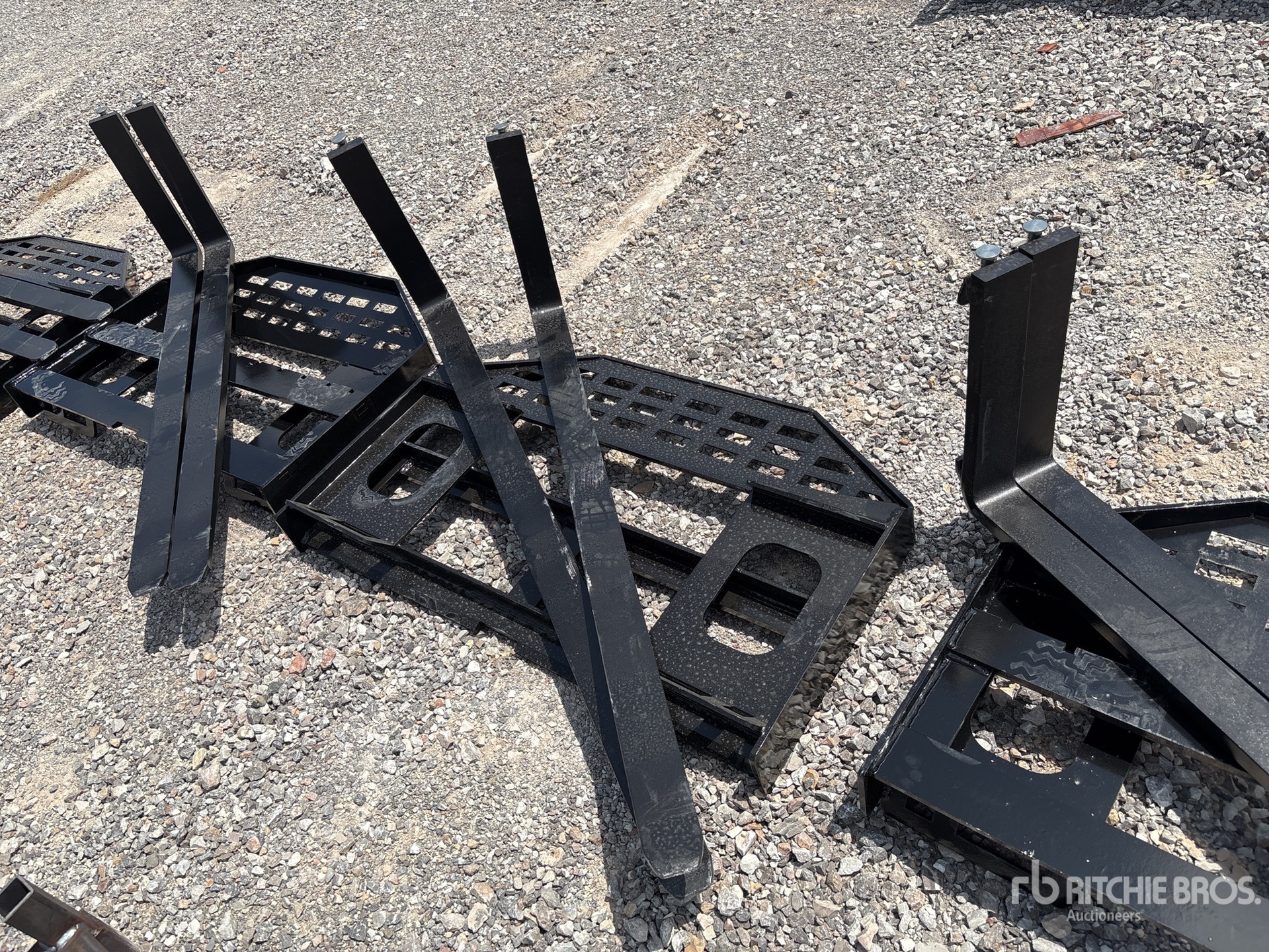 2026 GIYI GY-DHC 60 in Skid Steer Forks (Unused)