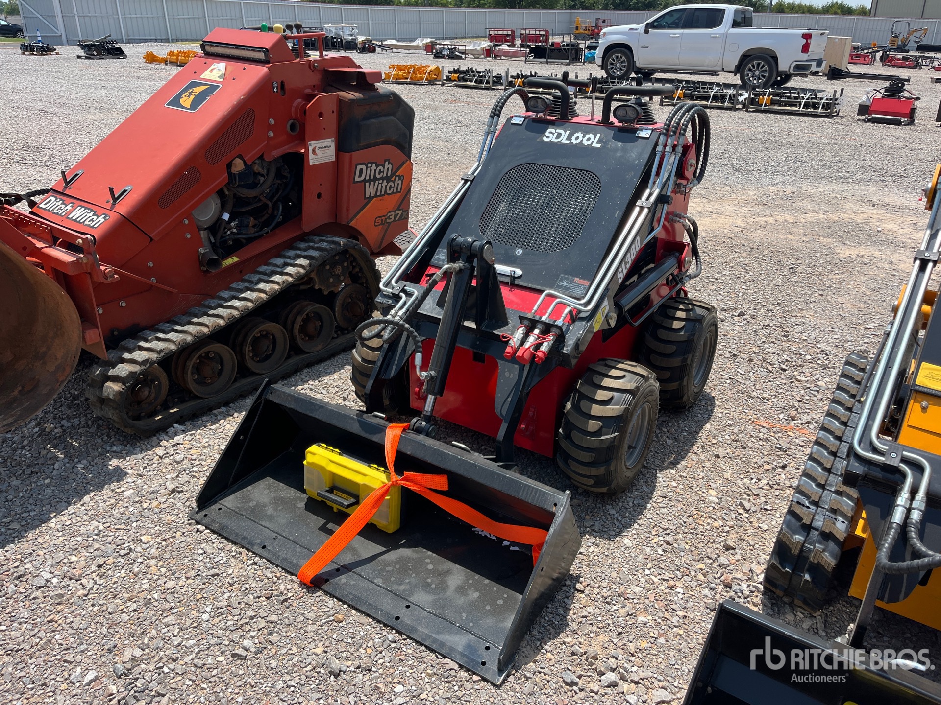 2026 SDLOOL SL380W Mini Skid Steer Loader (Unused)