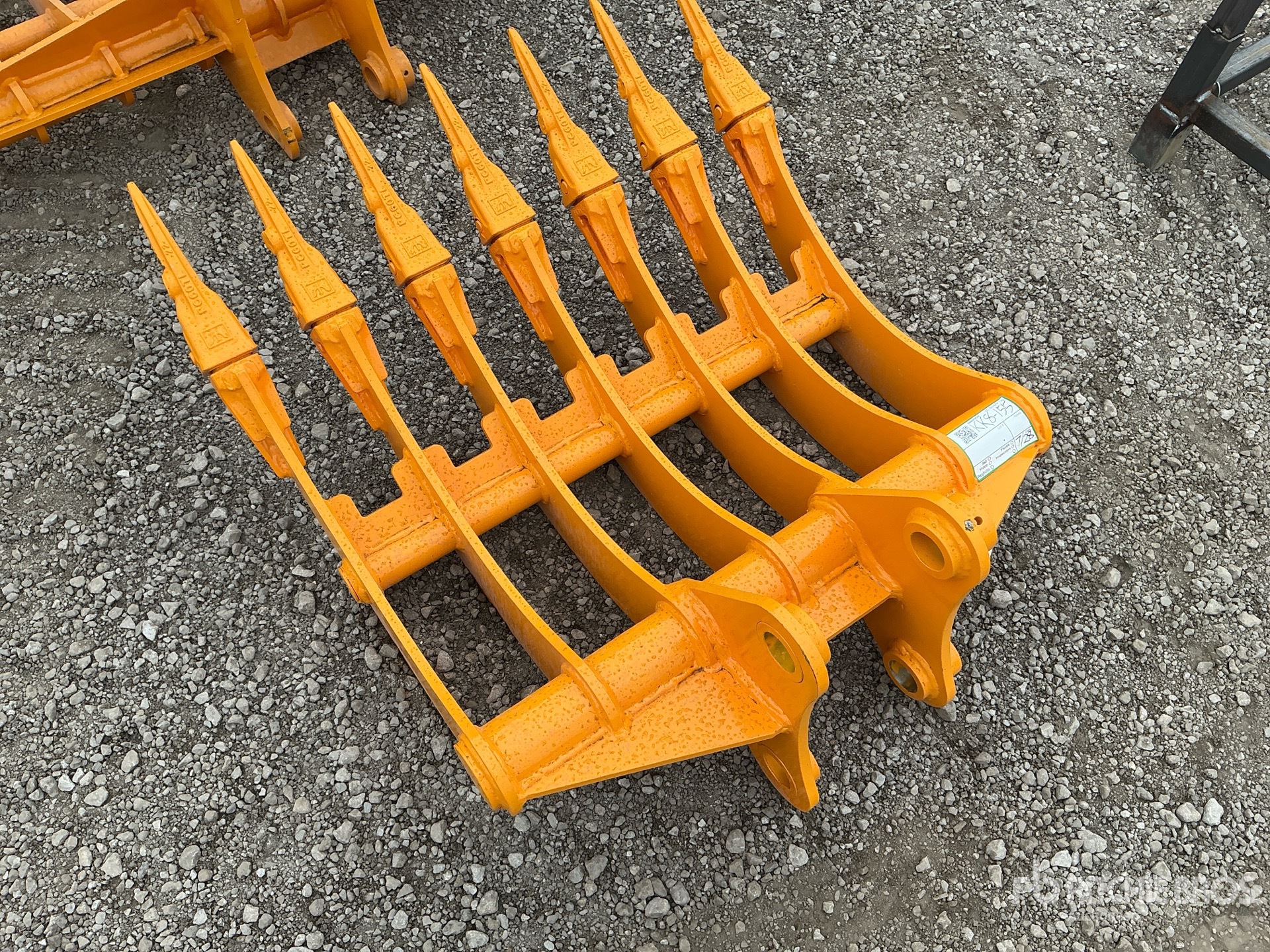 2026 GIYI 32 in Excavator Rake - Fits Cat 305 (Unused)