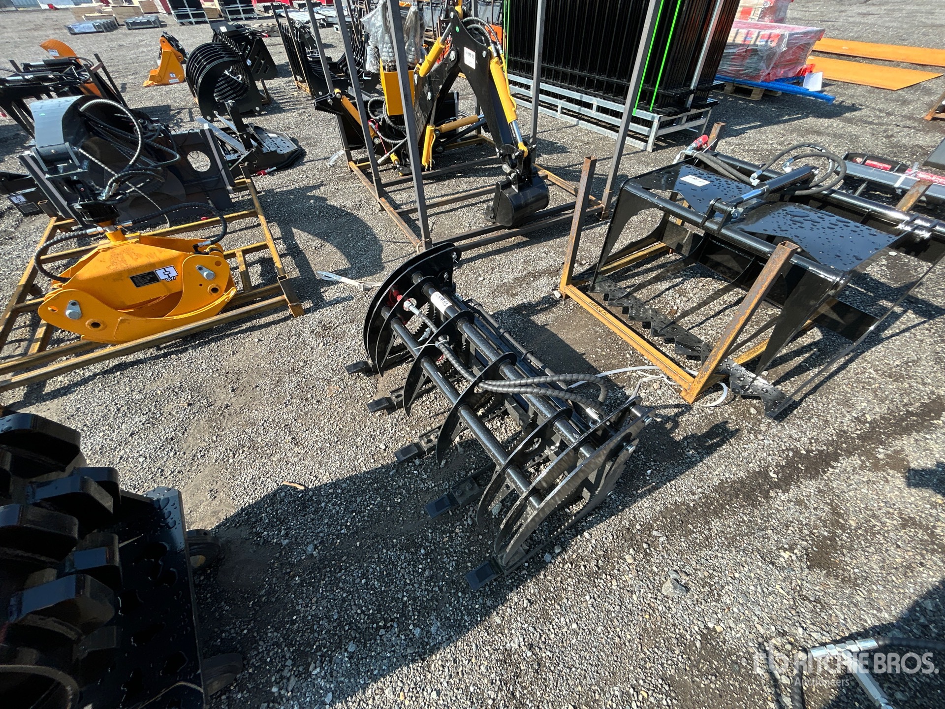 2026 GIYI GY-MCLG60 43 in Log Mini Skid Steer Grapple (Unused)