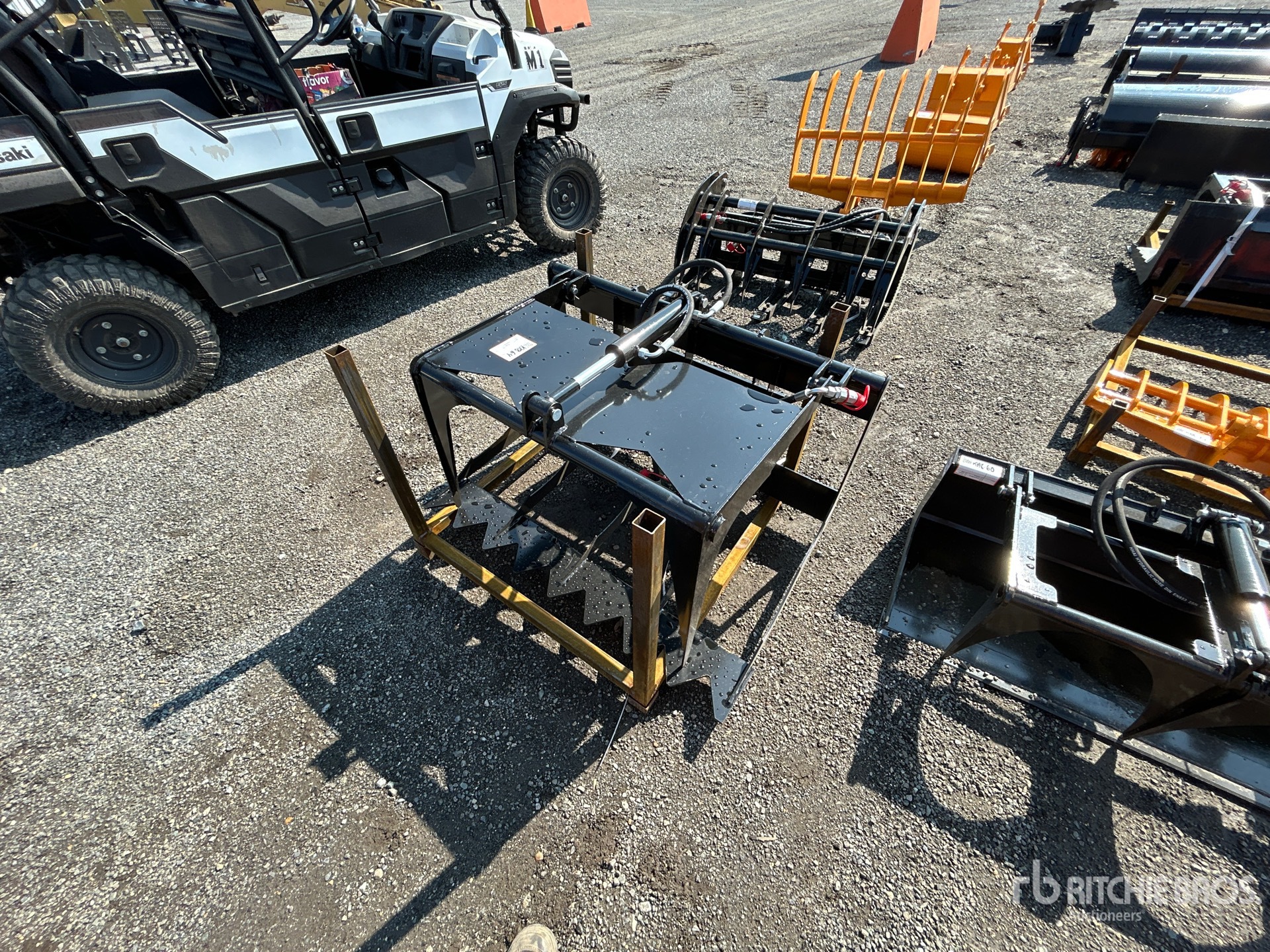 2026 GIYI GY-HWG44 44 in Mini Skid Steer Grapple (Unused)