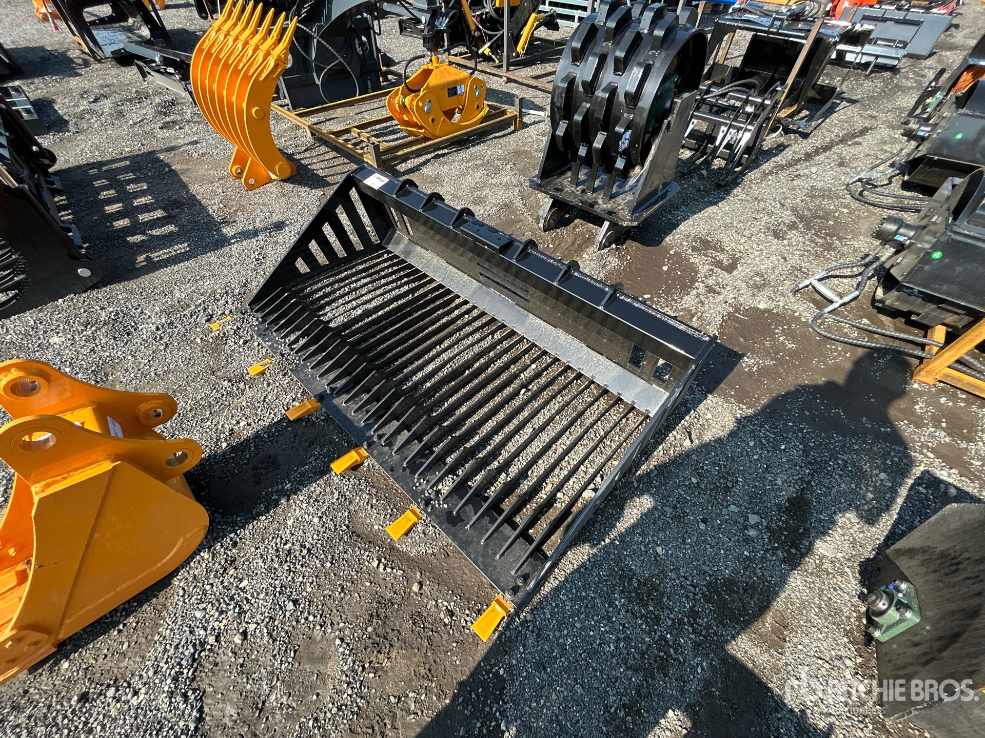 2026 GIYI GY-RB66 66 in Rock Skid Steer Bucket (Unused)