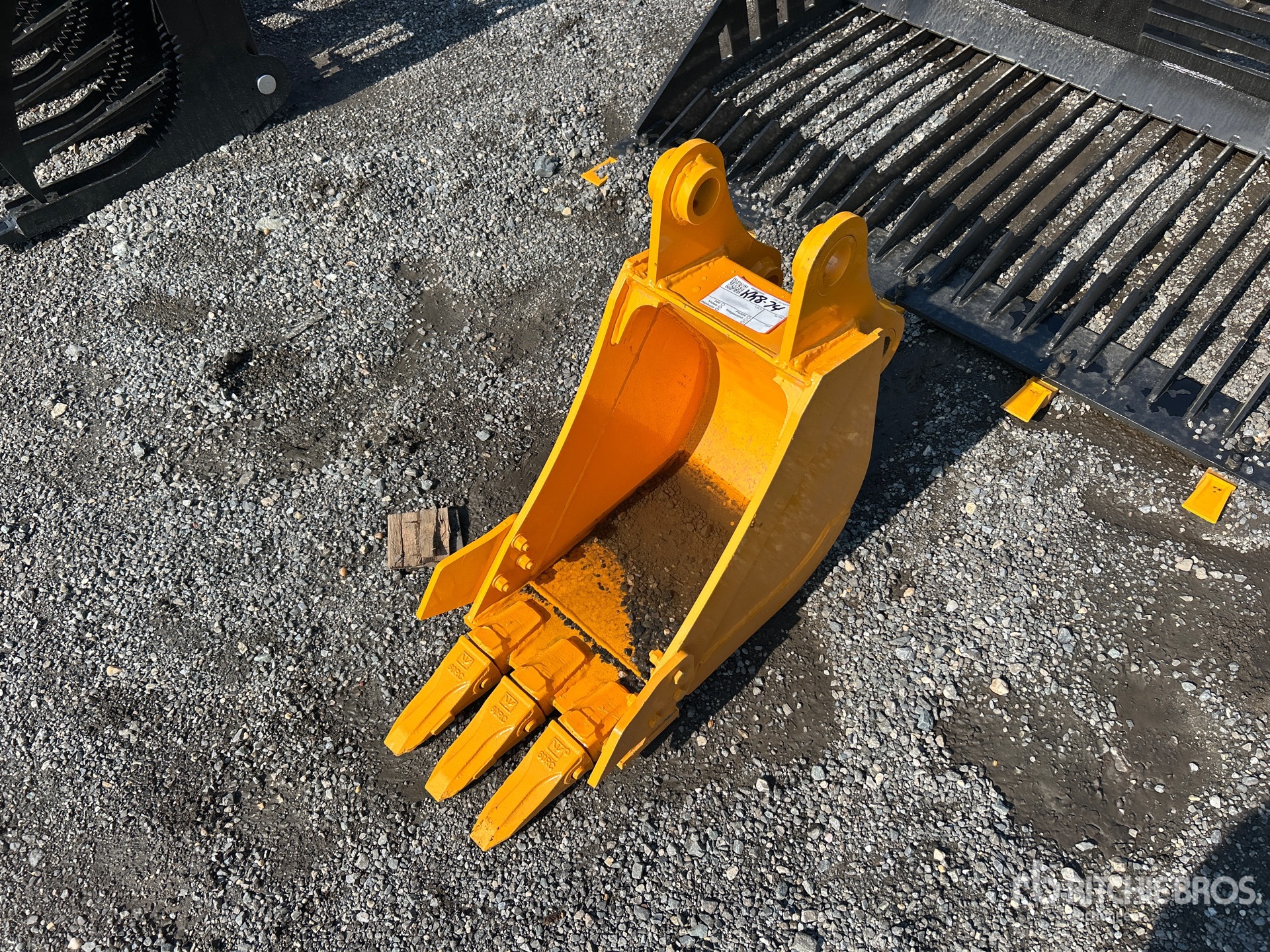 2026 GIYI GY-BK 12 in Digging Excavator Bucket - Fits Cat 305 (Unused)