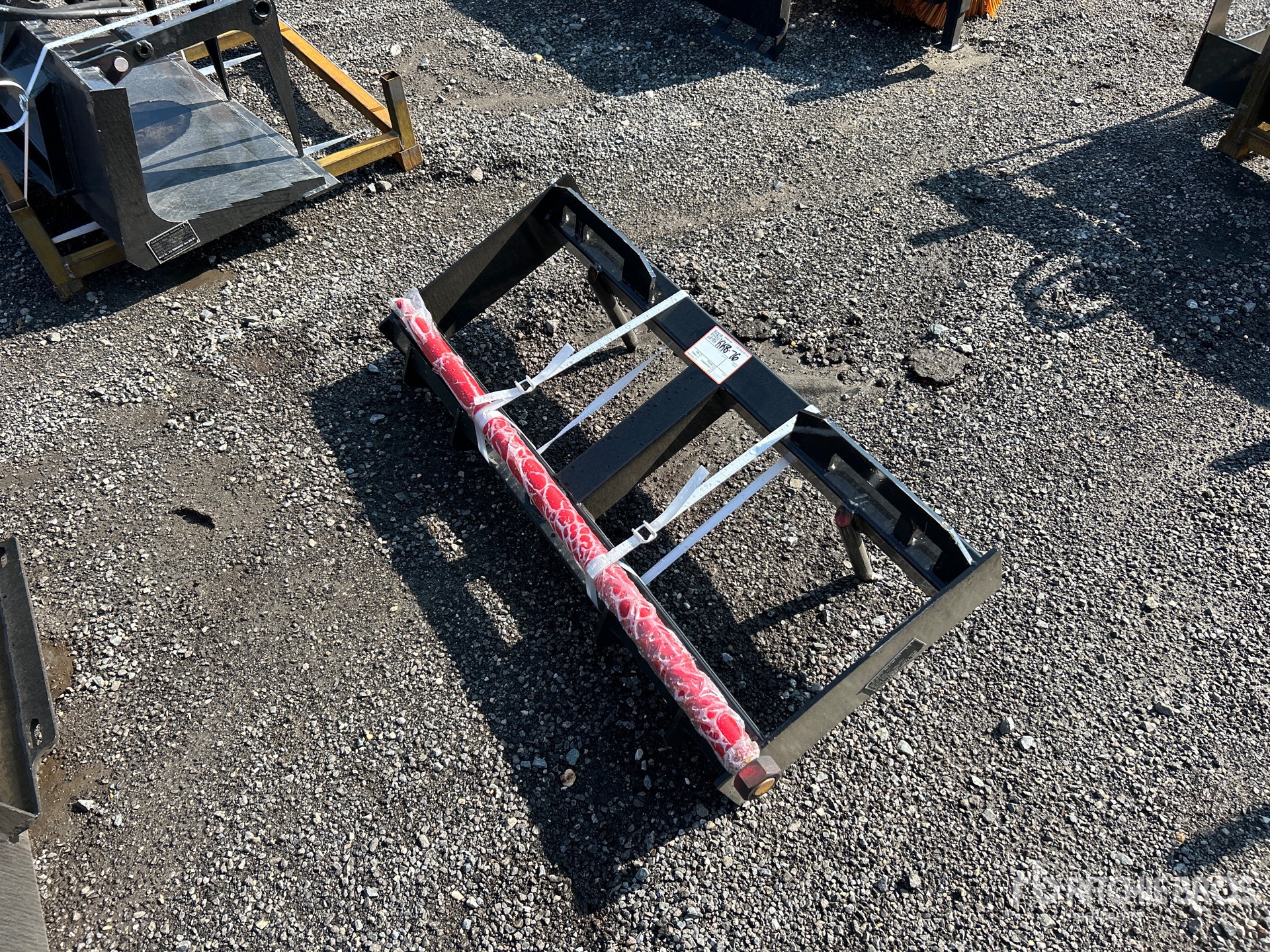 2026 GIYI GY-HF47 47 in Skid Steer Bale Spear (Unused)